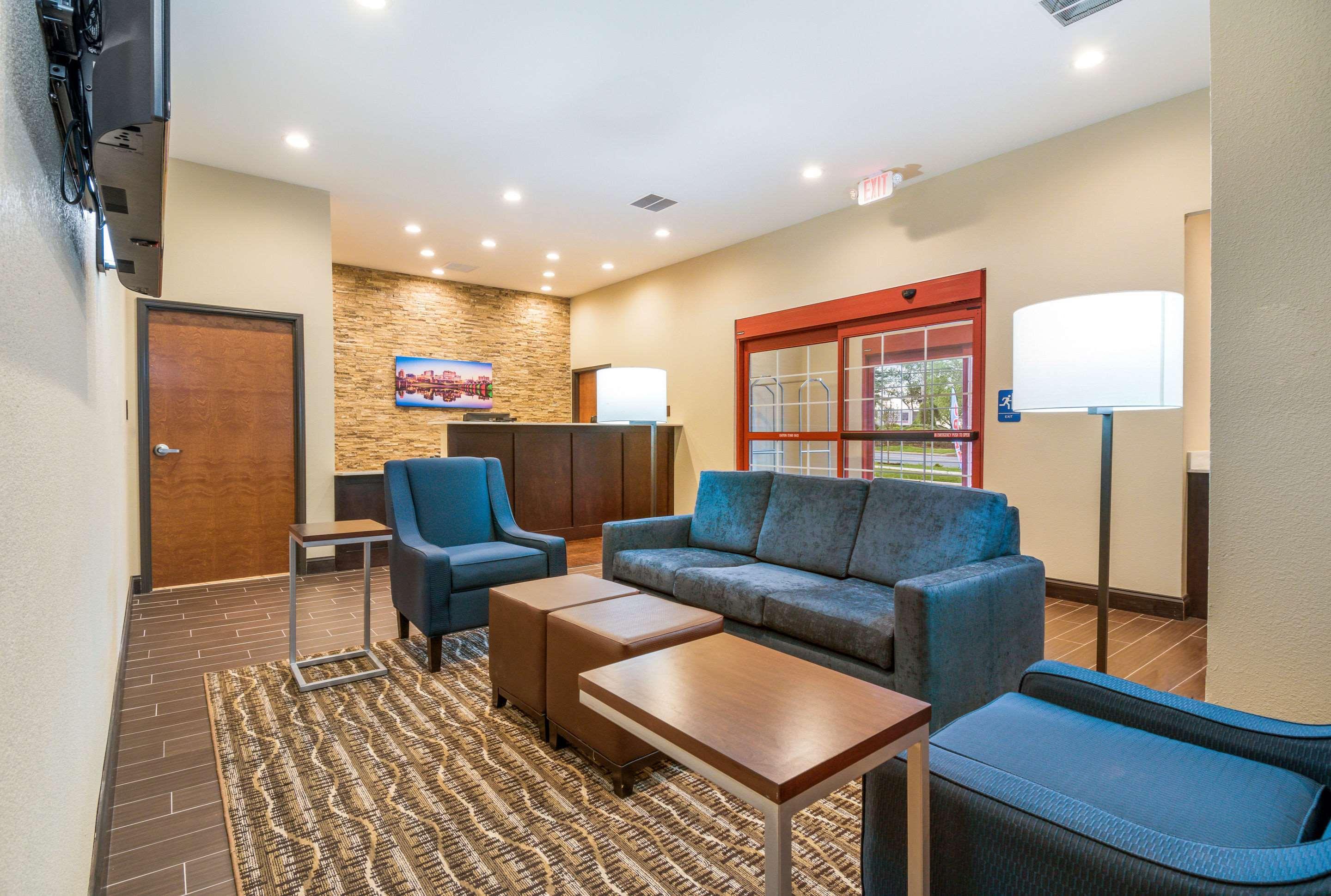 Hotel Comfort & - Hershey West