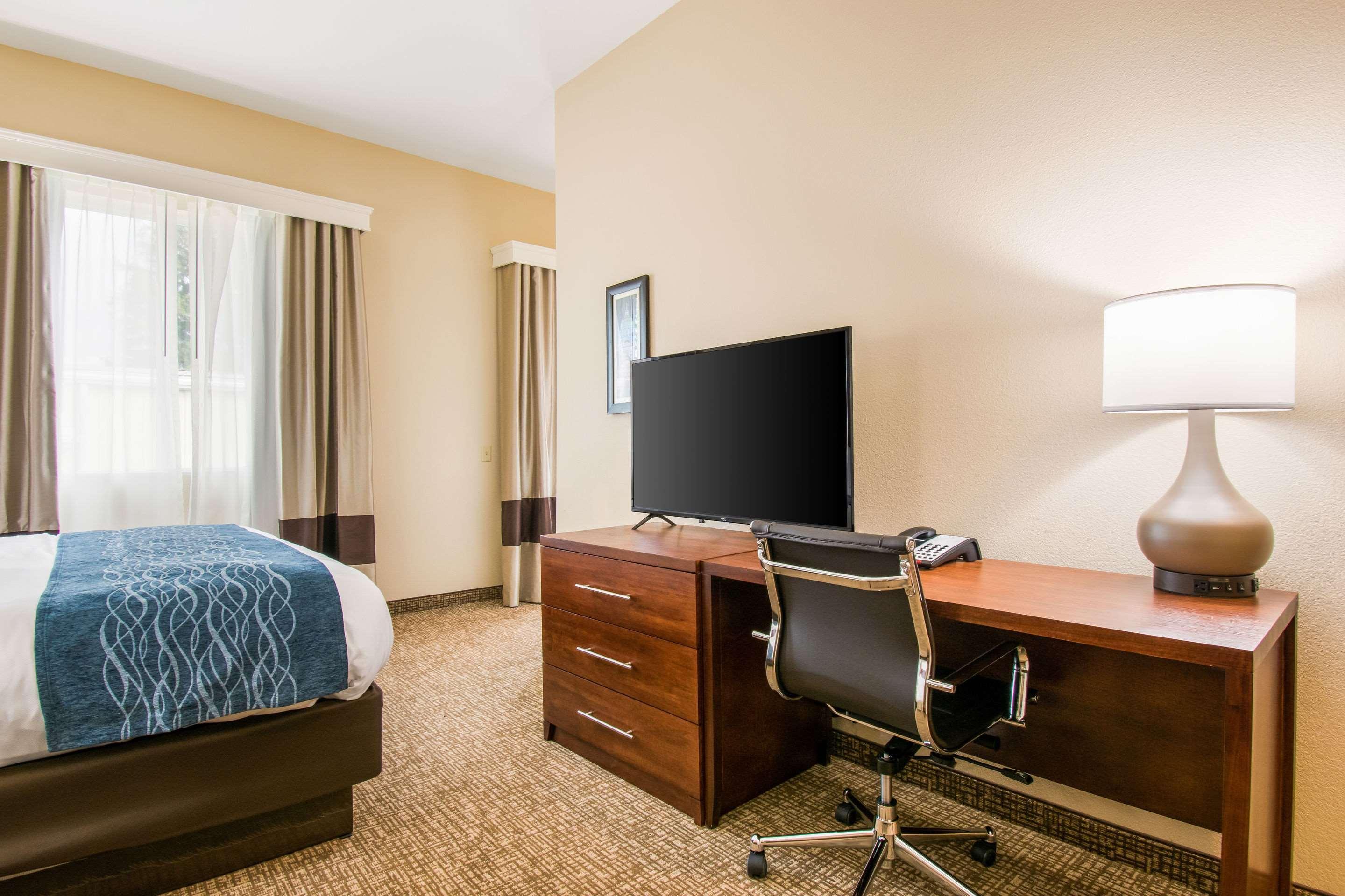 Comfort & - Hershey West Hotel